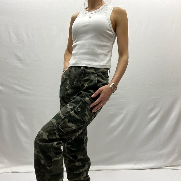 Urban Heritage Cargo camo military pants green Size XS fits 26 woman’s - Picture 2 of 16